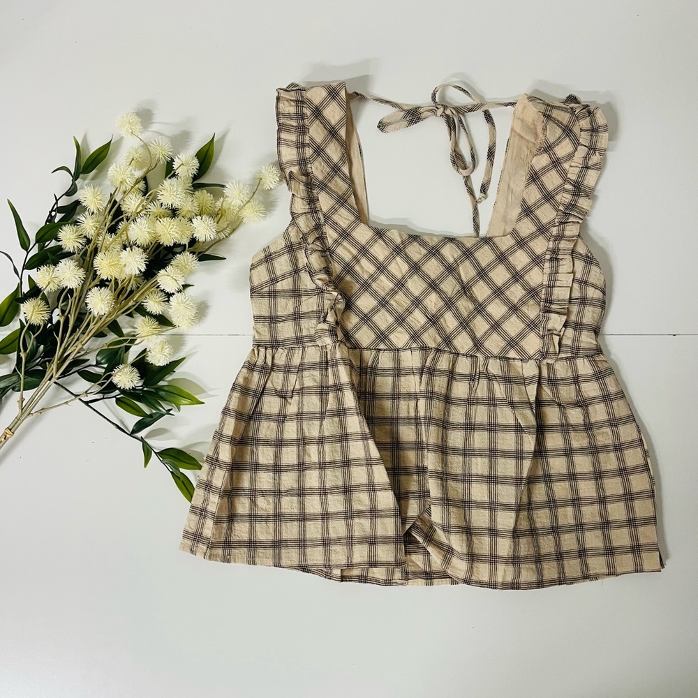 Plaid Ruffle detail top💕 - Picture 2 of 3
